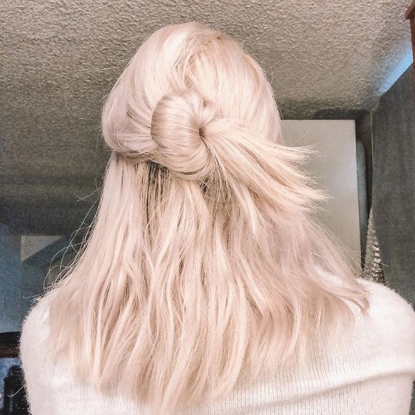 Messy Updo for Long Blonde Hair with Undone Bun