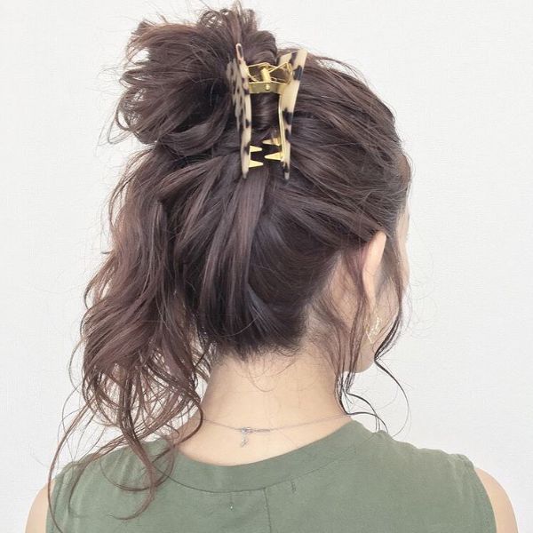 Relaxed Side Ponytail with Hair Claw