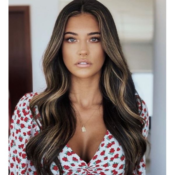 Long Wavy Brown Hair with Subtle Front Blonde Balayage