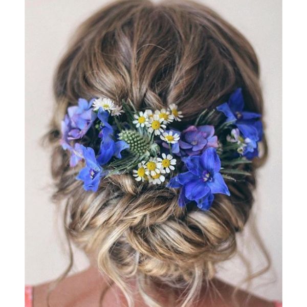 Summer-Inspired Hairstyle with Falling Strands