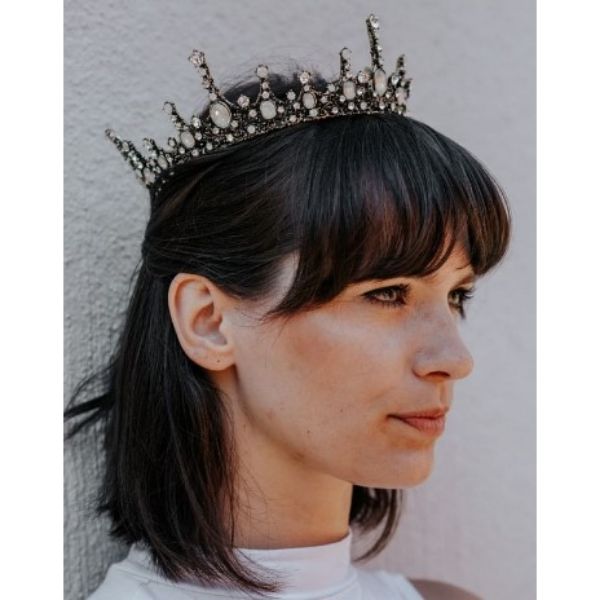  Baroque Wedding Hairstyles For Medium Hair With Statement Queen Crown