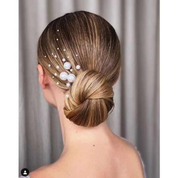  Blonde Knot Bun With Pearls