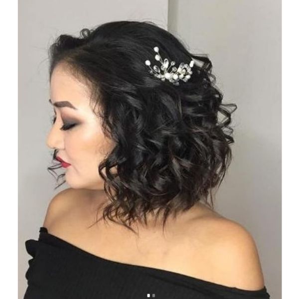 Curly Wedding Hairstyles For Medium Hair With Diamond Hair Pin