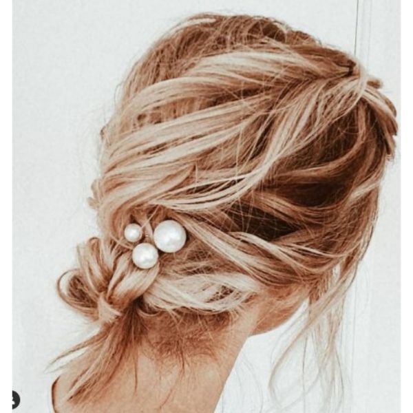  Messy Textured Low Bun With Pearl Hair Pin For Blonde Medium Hair
