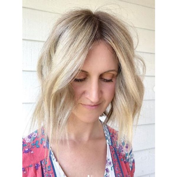  Wavy Chopped Bob Hairstyle For Bright Blonde Hair