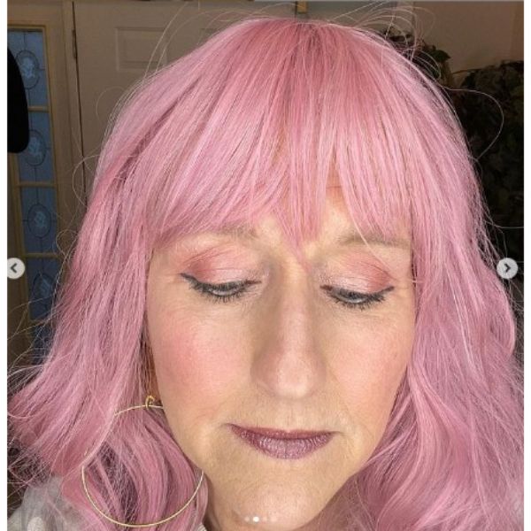  Rose Pink Medium Hairstyle With Straight Bangs