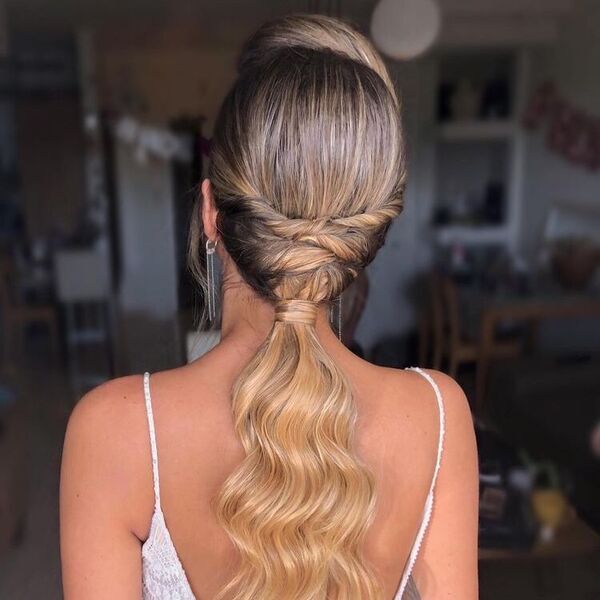 Blonde Wavy Hair Ponytail - A woman wearing a white sexy wholedress