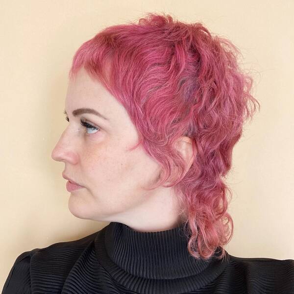 Mullet & Peach Curls - a woman in a side view