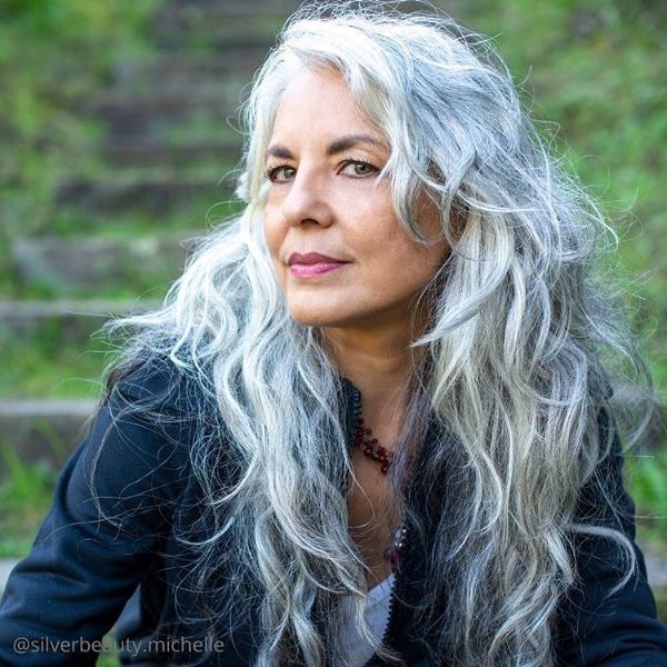 51 Flattering Long Hairstyles for Older Women (With Pictures)