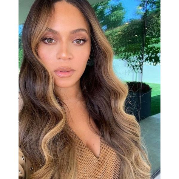 Beyonce's Style Brown Wavy Hair with Symmetrical Front Blonde Highlights