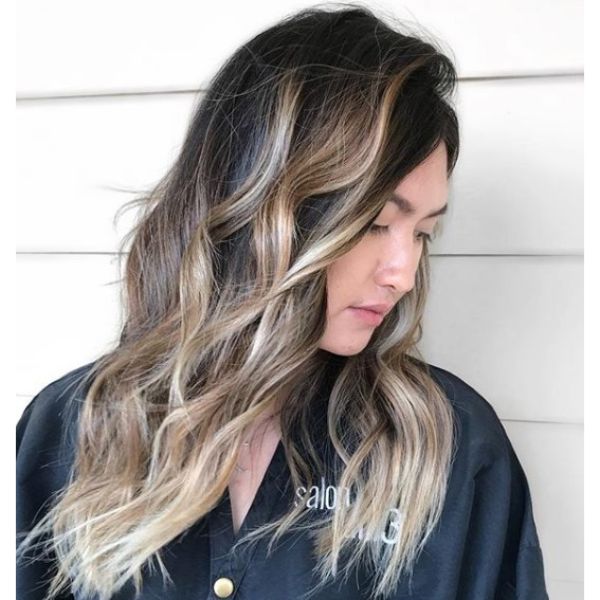 High Contrasting Long Wavy Brown Hair with Balayage