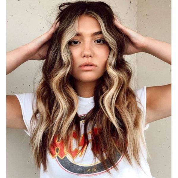 Long Wavy Brown Hair with Chunky Blonde Highlights
