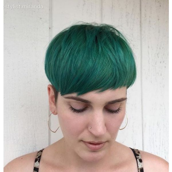 Emerald Colored Bowl-cut Easy Hairstyle