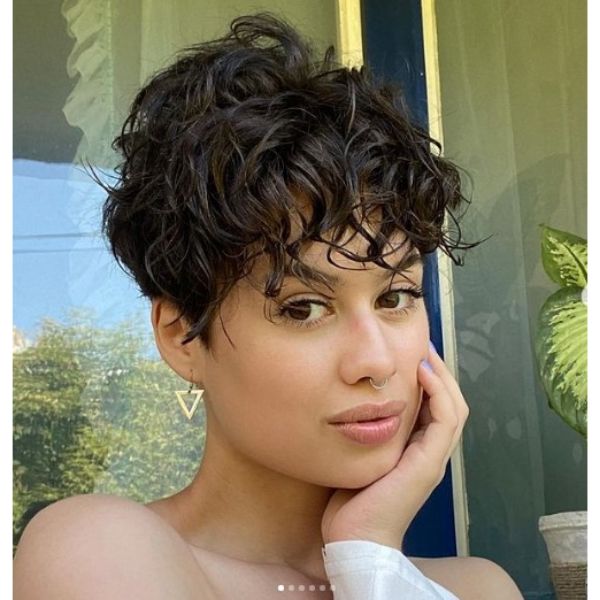 Messy Pixie Short Hairstyle For Wavy Hair