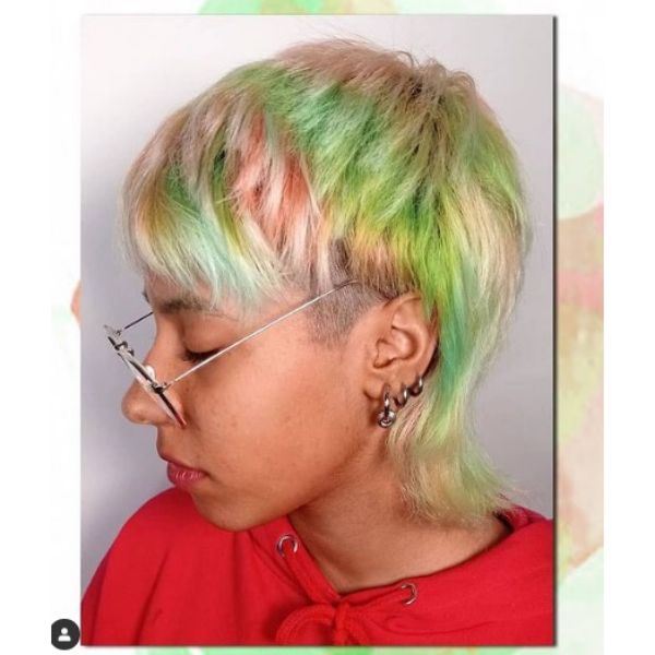 A girl wearing eyeglass with her pastel mullet modern hairstyle