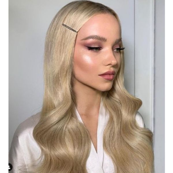 Dove Cameron's Sleek Wavy Hairstyles For Blonde Hair