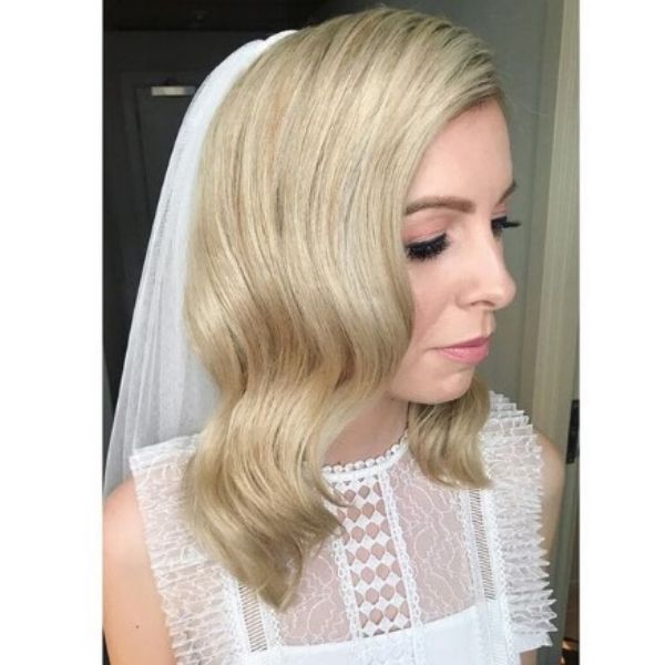 Hollywood Waves Hairstyle For Medium Hair With Veil