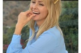 Long Blonde Layered Hairstyle With Golden Hair Slidder