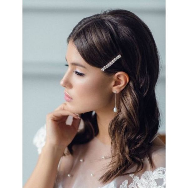 Sleek Elegant Wedding Hairstyles For Medium hair With Diamond Hair Pins