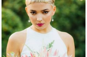 Elegant Wedding Hairstyles For Short Blonde Hair With Single Crystal Strand