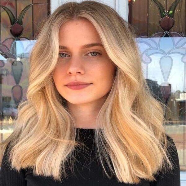 Fresh Curtain Blonde Hairstyle