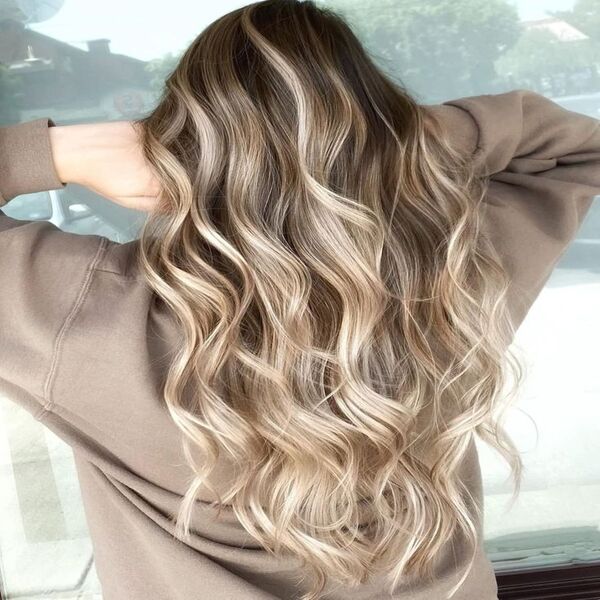 Luxury Blonde Highlights for Long Hair