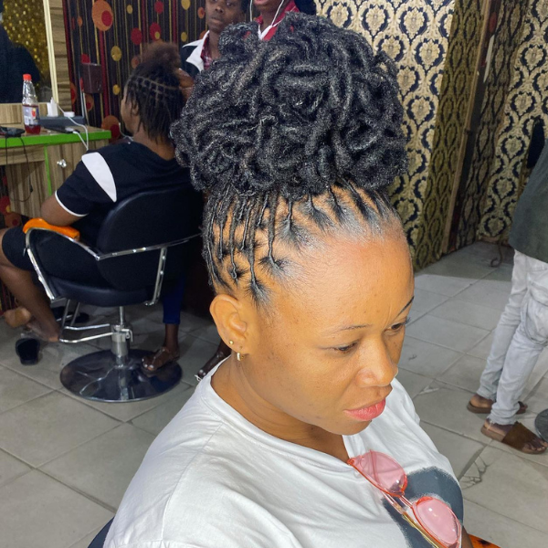25 Easy short loc styles for females with short hair (pictures) - YEN.COM.GH
