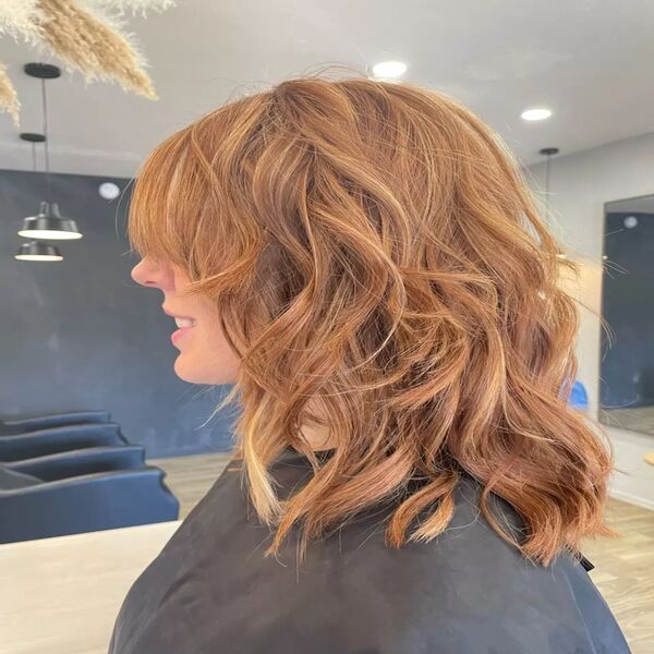 Messy Choppy Waves Blonde Bob Hair - A woman inside a salon
