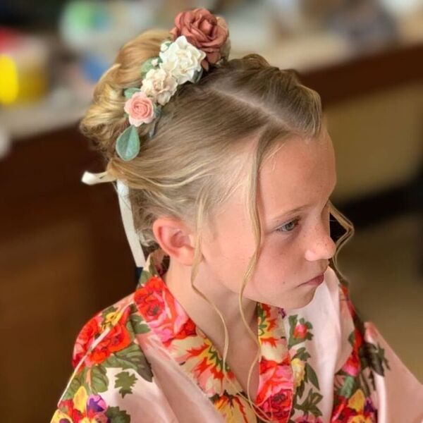 Adorable Headdress and Double Tendrils - a girl in a side view