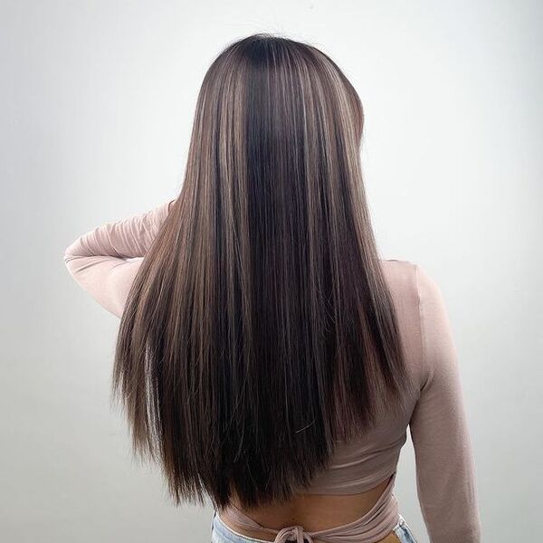 Airtouch Contrast Beige Ash Highlights -a woman in a back view