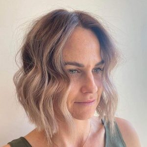 50 Low Maintenance Haircuts for Women Popular in 2022 (with Pictures)