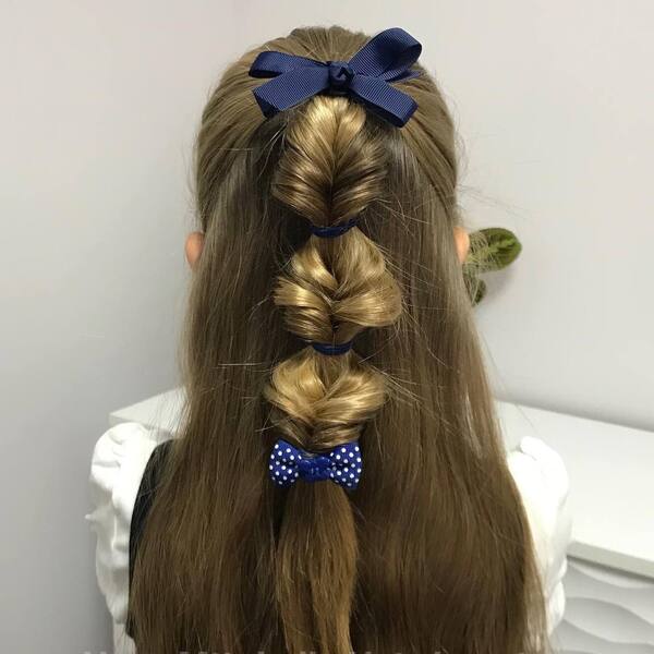 Twisted Bubble Pony and Blue Ribbons - a girl in a back view