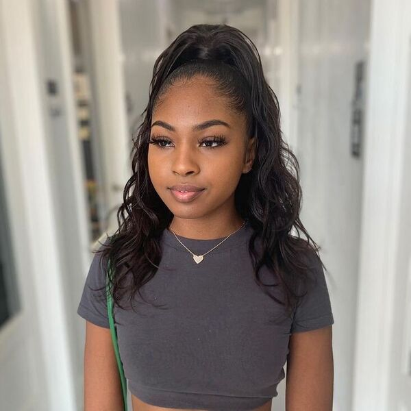 A woman wearing gray croptop