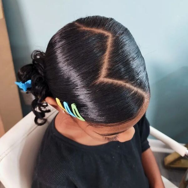 Zigzag Messy Buns - a girl is wearing black shirt